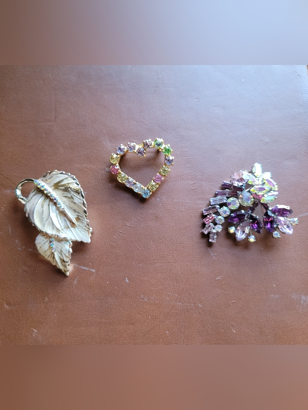 Vintage BSK Brooch Pin Gold Tone Leaf-Signed/heart/purple Tones Stones Brooches